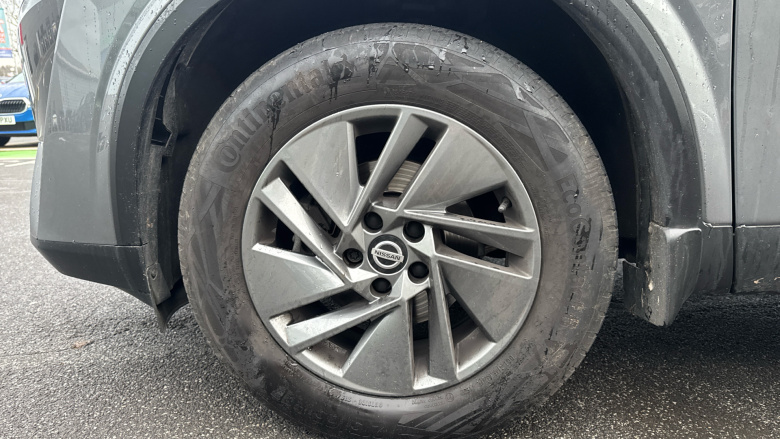 Nissan Qashqai 1.3 DiG-T MH Acenta Premium 5dr Petrol Hatchback